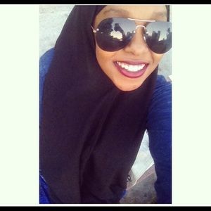 Meet your Posher, Munira