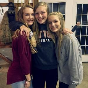 Meet your Posher, Chloe