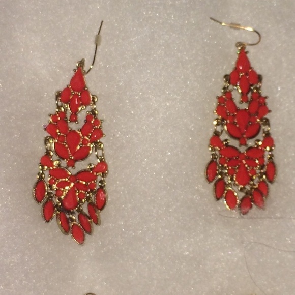 4 pairs of earrings