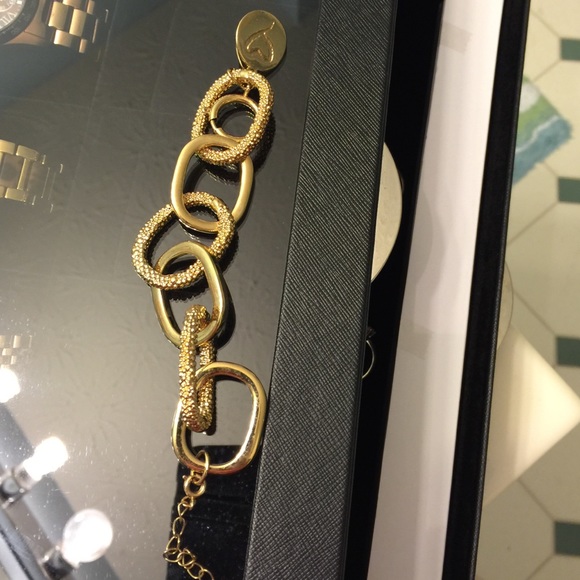 Fashion gold bracelet