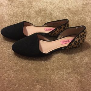Betsy Johnson leopard flats
