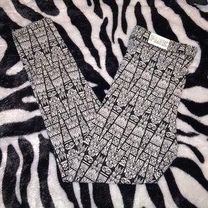 VS PINK Tribal Fashion Leggings! (Large)