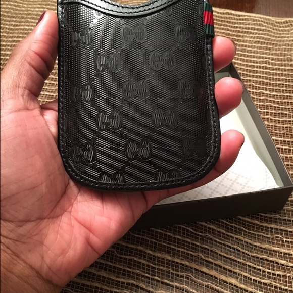 *SOLD* New in box authentic Gucci phone case - Picture 1 of 4