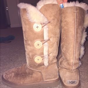 UGG bailey button boots size 7
