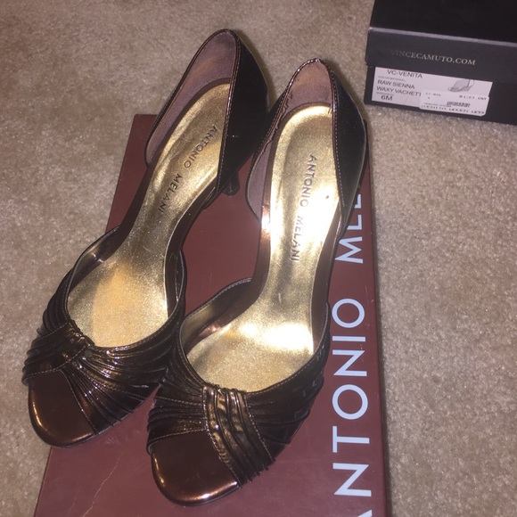 Brown shiny heels