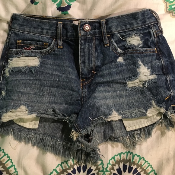Cute distressed hollister jean shorts