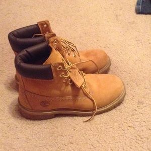 Timberland boots 7.5 in women's