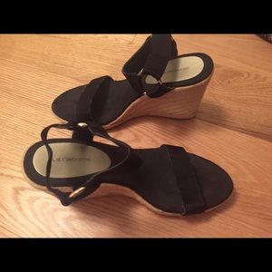 ⚡️SALE⚡️Liz Claiborne wedges (size 8)