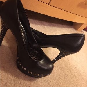 BLACK STUDDED HEELS