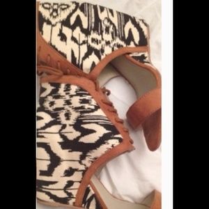 Black and white tribal wedge by Qupid