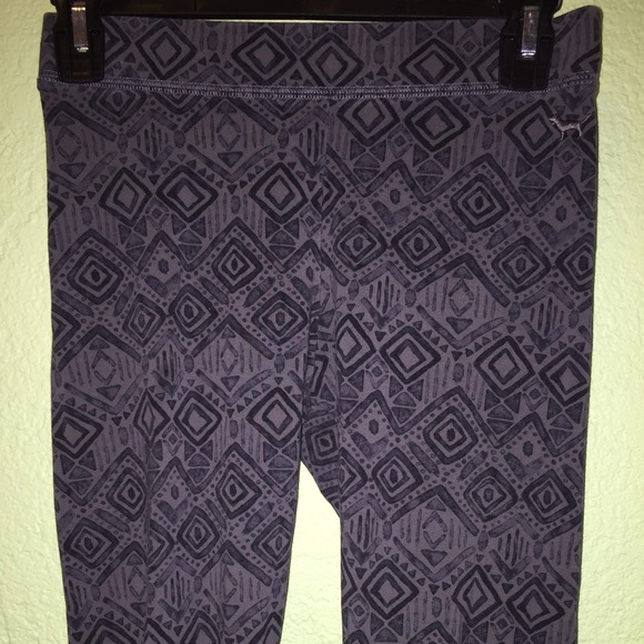 Victoria's Secret PINK tribal leggings.