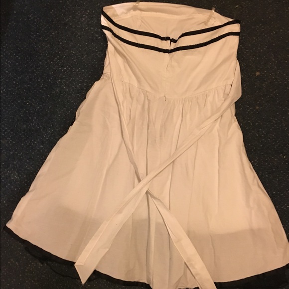 Charlotte Russe Belted Strapless , 5 White & Black - Picture 3 of 4