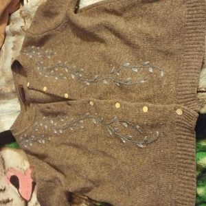 Gray sweater with cute flower details