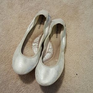 Silver super comfy hush puppies flats