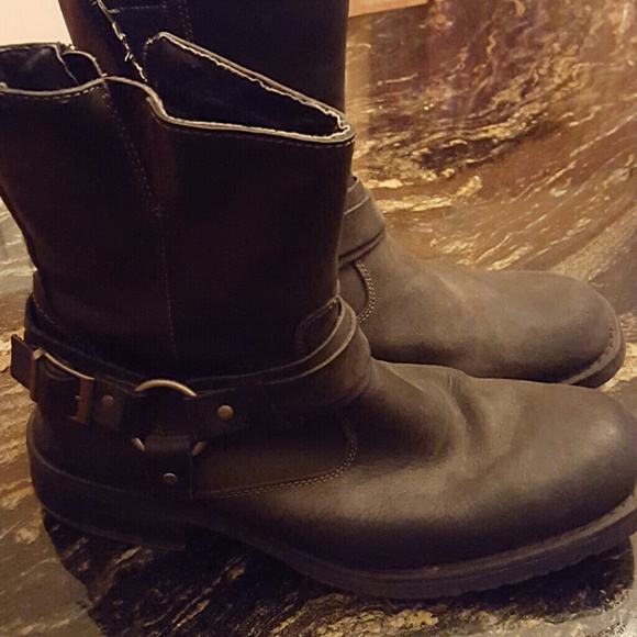 Mens size 9 Black leather biker boots