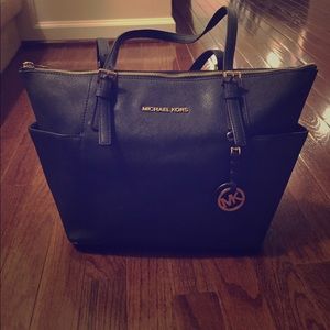 Michael Kors Jet Set Medium Top Zip Tote