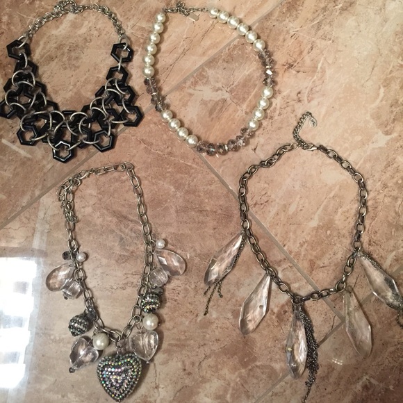 4 adult necklaces - Picture 1 of 4