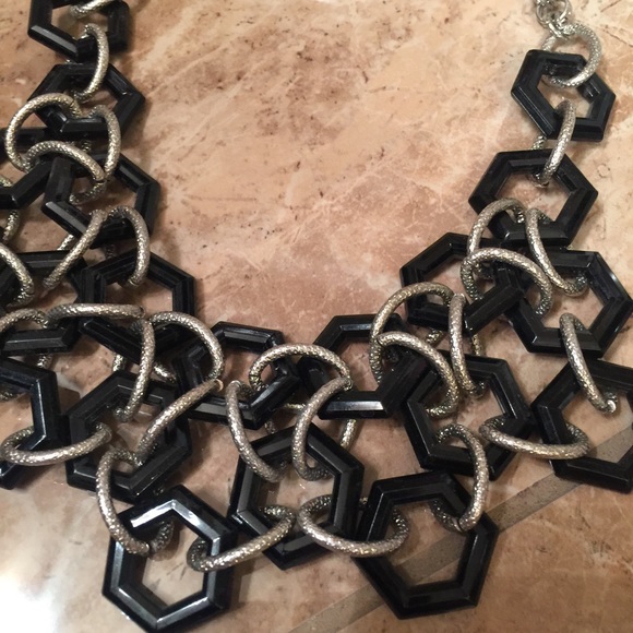 4 adult necklaces - Picture 3 of 4