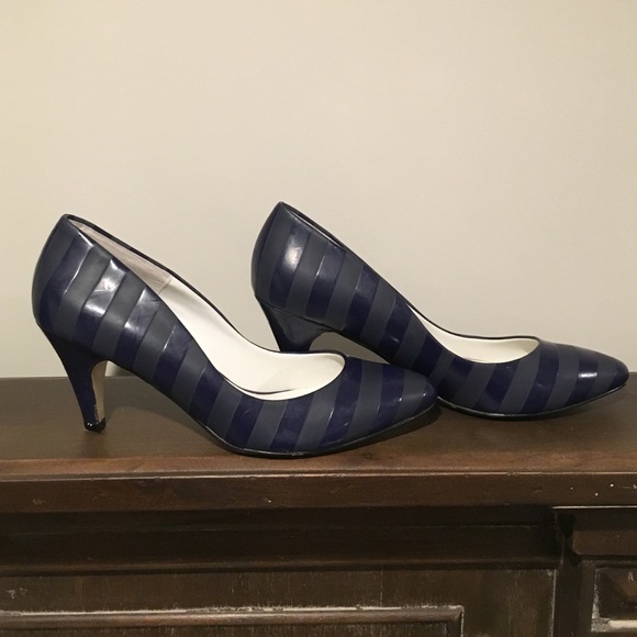 Dolce Vita Navy Striped Patent Leather Pump Size 6 - Picture 2 of 4