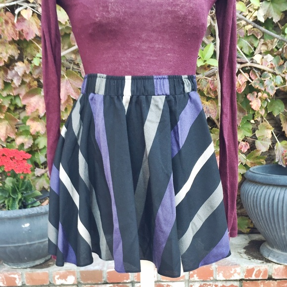 Price⬇️! BCBG striped circle skirt - Picture 1 of 3
