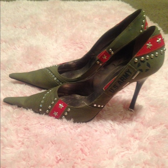 SOLD!! Gianmarco Lorenzi army green stilettos. - Picture 2 of 4