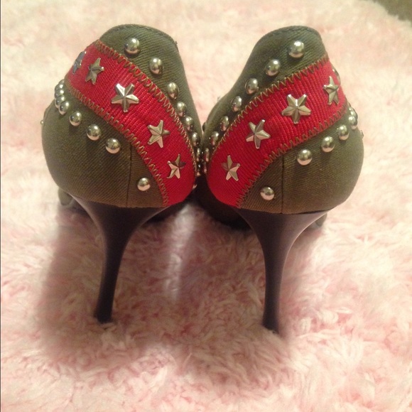 SOLD!! Gianmarco Lorenzi army green stilettos. - Picture 3 of 4