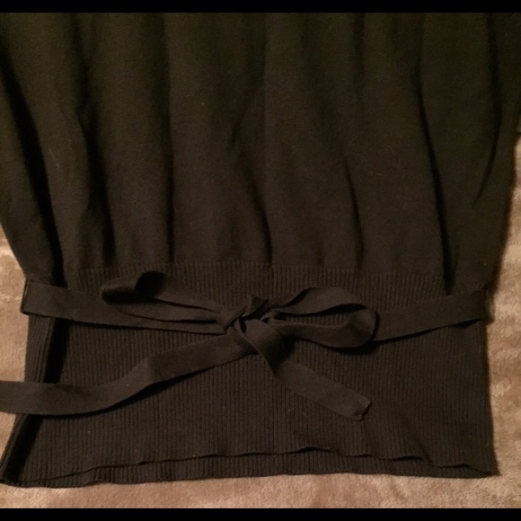 Short sleeve sweater w/tie Very classy and sexy! - Picture 2 of 4