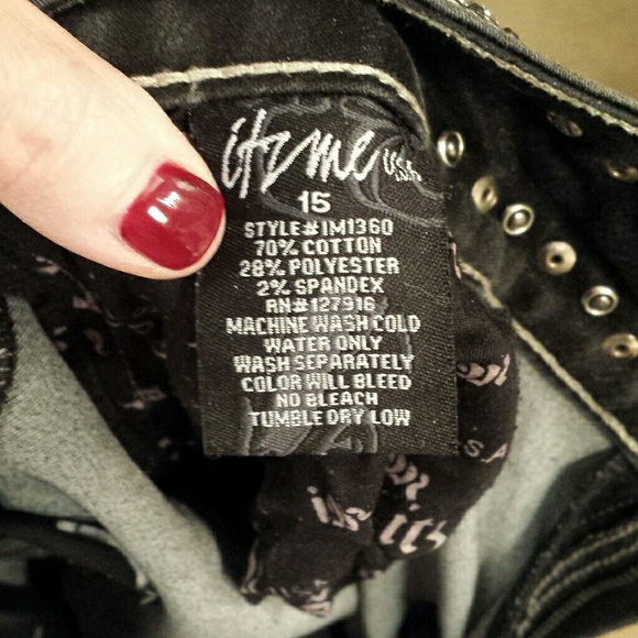 Black Itz Me Ladies Jean - Picture 4 of 4