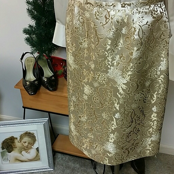 Dress Barn Dresses & Skirts - Beautiful Gold Brocade Skirt