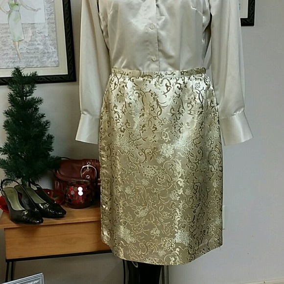 Beautiful Gold Brocade Skirt - Picture 2 of 4