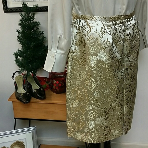 Beautiful Gold Brocade Skirt - Picture 3 of 4