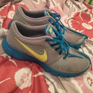 Nike Flex Experience RN shoes