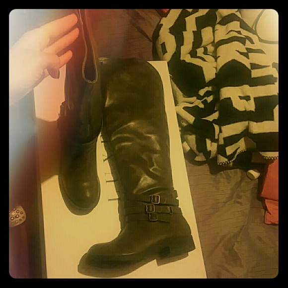 Grey boots