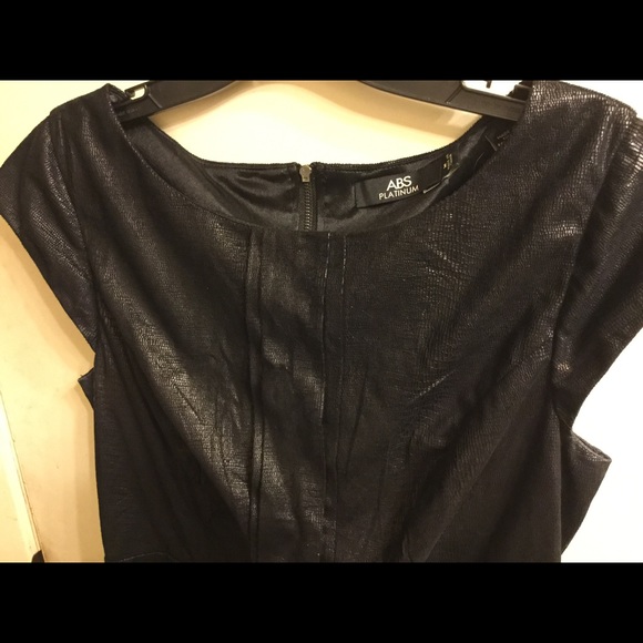 Black Peplum top with Cap Sleeves - Picture 2 of 3