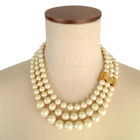 Gorgeous Kate spade triple strand pearl necklace.
