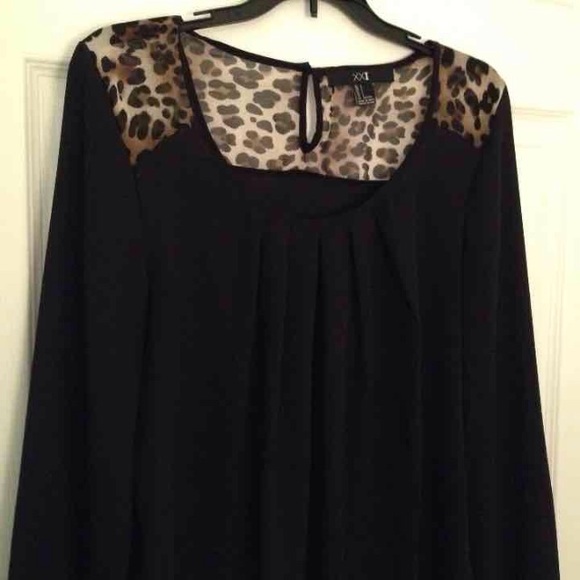 Cheetah trimmed blouse - Picture 2 of 4