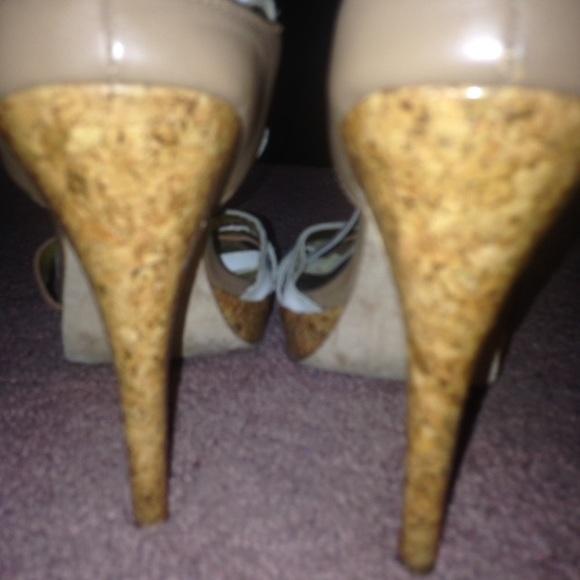 Charles David cork bottom platform sandal - Picture 3 of 4