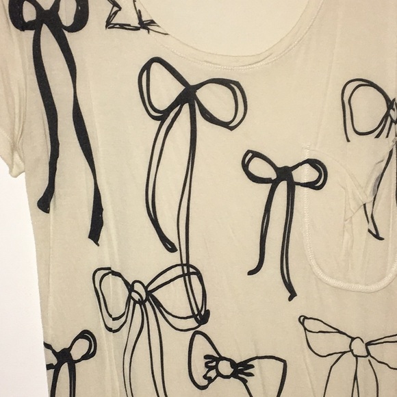 ✨Bow Tshirt - Picture 2 of 3