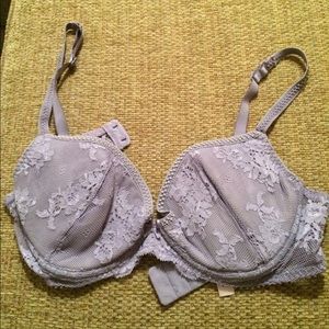 Victoria's Secret 34D bra