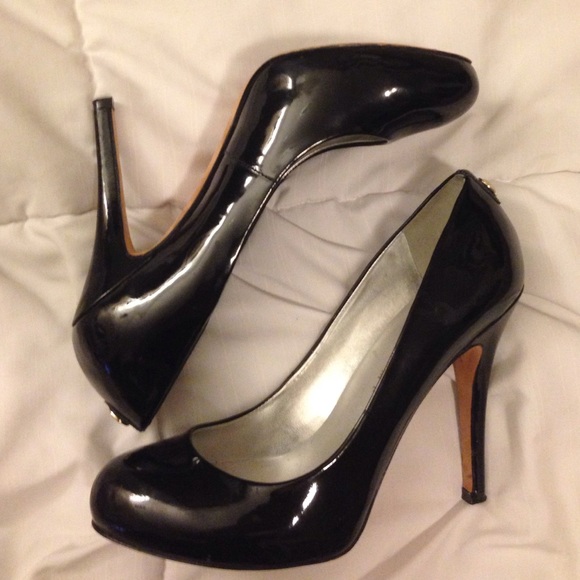 Ivanka Trump black pumps - Picture 2 of 3