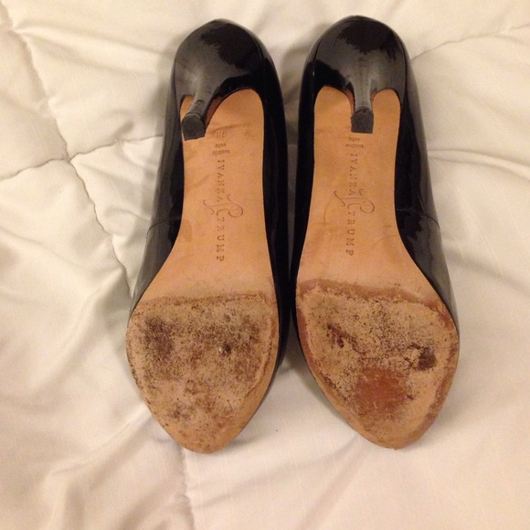 Ivanka Trump black pumps - Picture 3 of 3