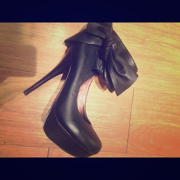 Steve Madden bow heels.