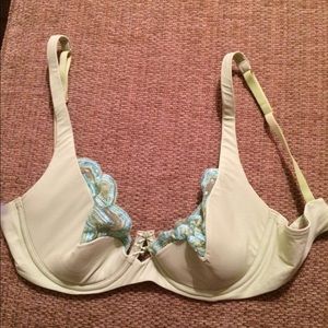 Victoria's Secret 34D bra