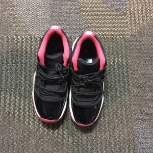 Jordan bred 11 size 3.5 worn twice 100%?authentic