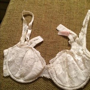 Victoria's Secret 36D bra