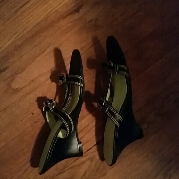 Heels - Picture 2 of 3