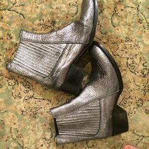 ELIZABETH AND JAMES METALLIC CHELSEA BOOTS