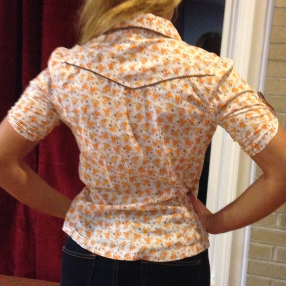 Patterned Button Up Top - Picture 3 of 3