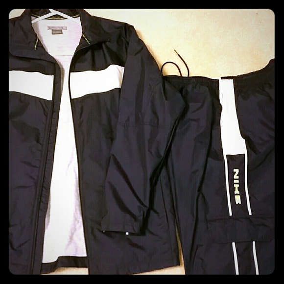 Nike 2 piece jogging suit  (NWOT)