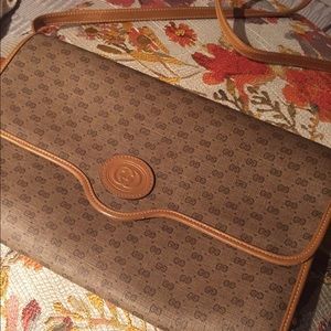 Vintage Gucci crossbody purse